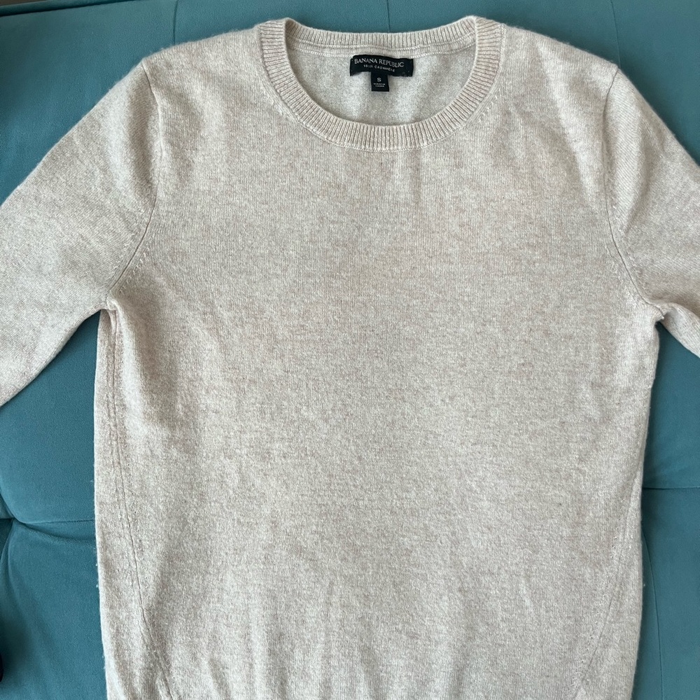 Banana Republic 100% cashmere crewneck sweater
